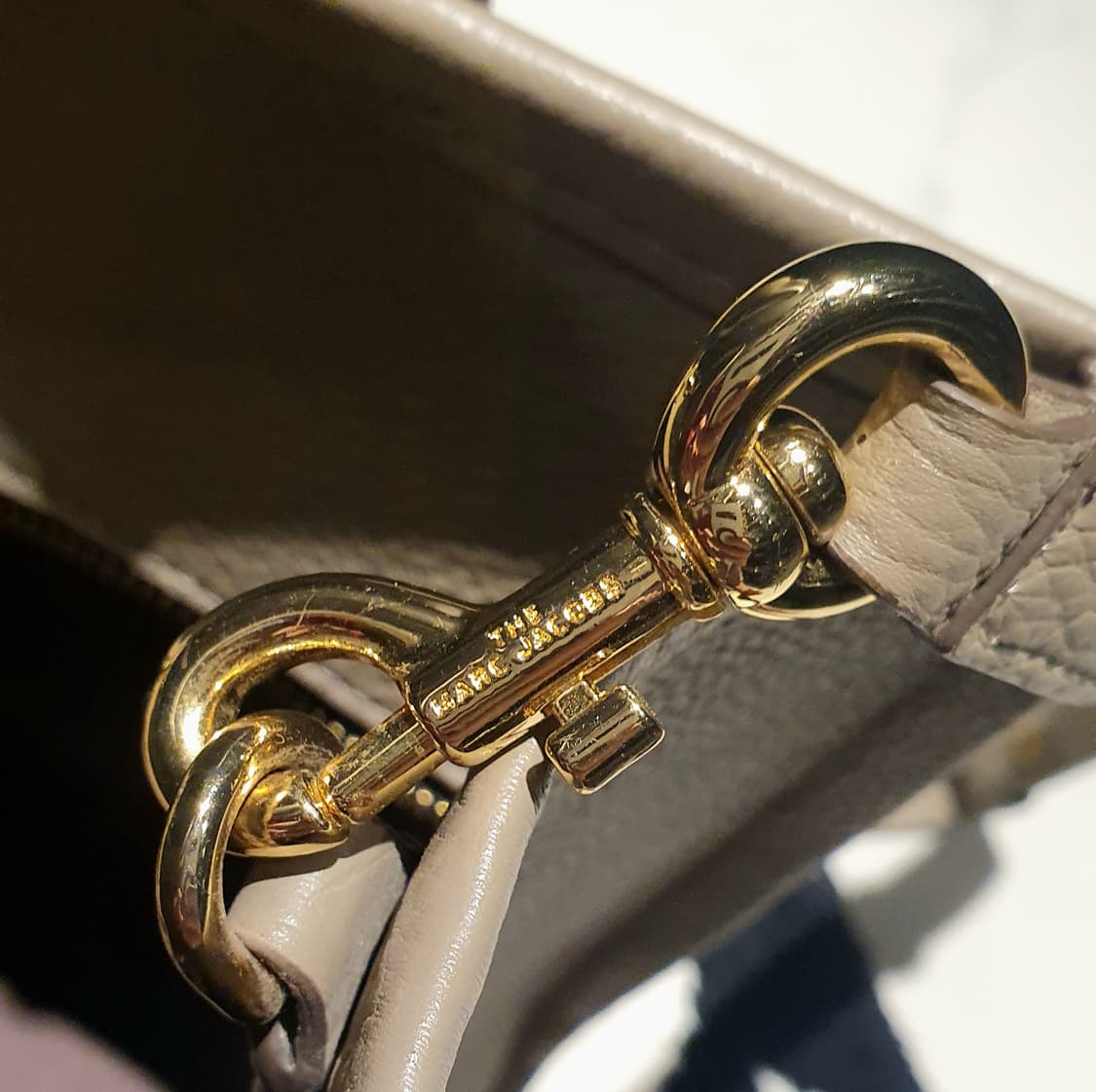 마크제이콥스 더토트백 미디움 상품이미지5