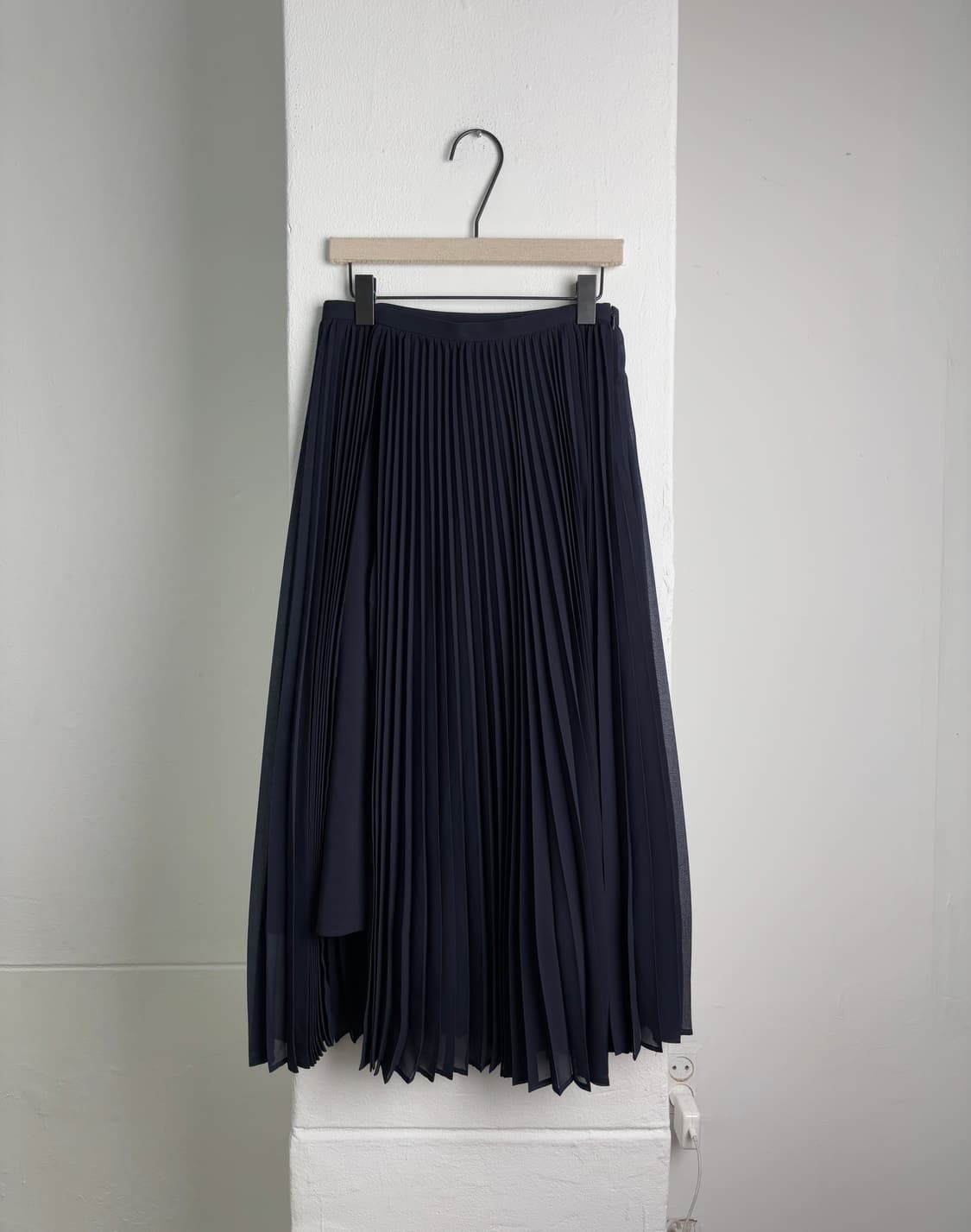 LE CIEL BLEU Navy Pleated Slit Skirt 상품이미지1