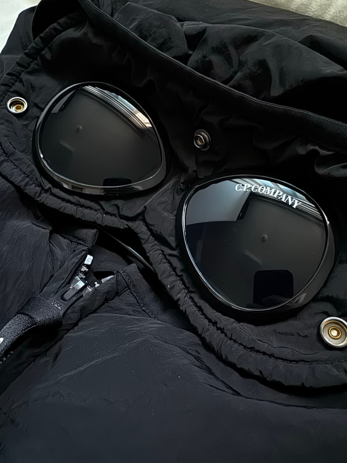 C.P. 컴퍼니 크롬-R 고글 다운 자켓 - 24FW 상품이미지2