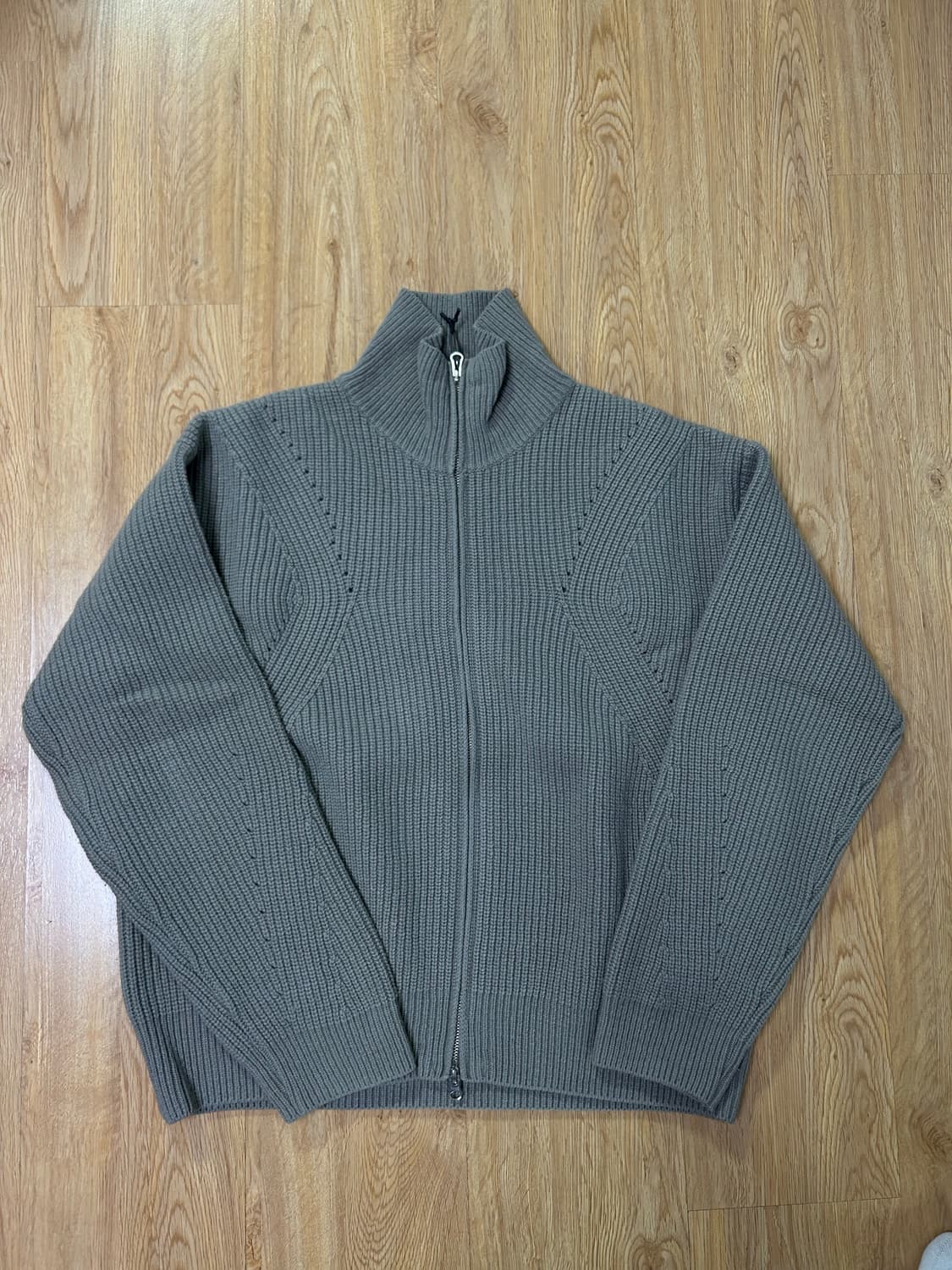 언어펙티드 니트집업 L 팝니다 상품이미지3