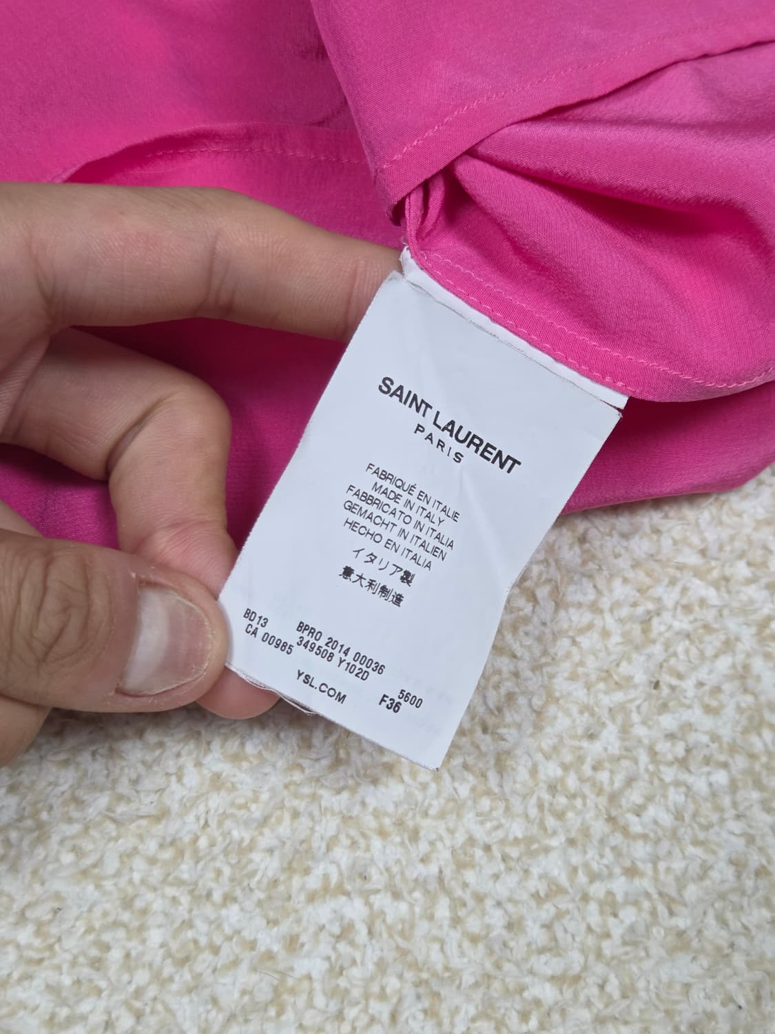 [생로랑] 실크 캡 슬리브 민소매 블라우스 | S00061 상품이미지4