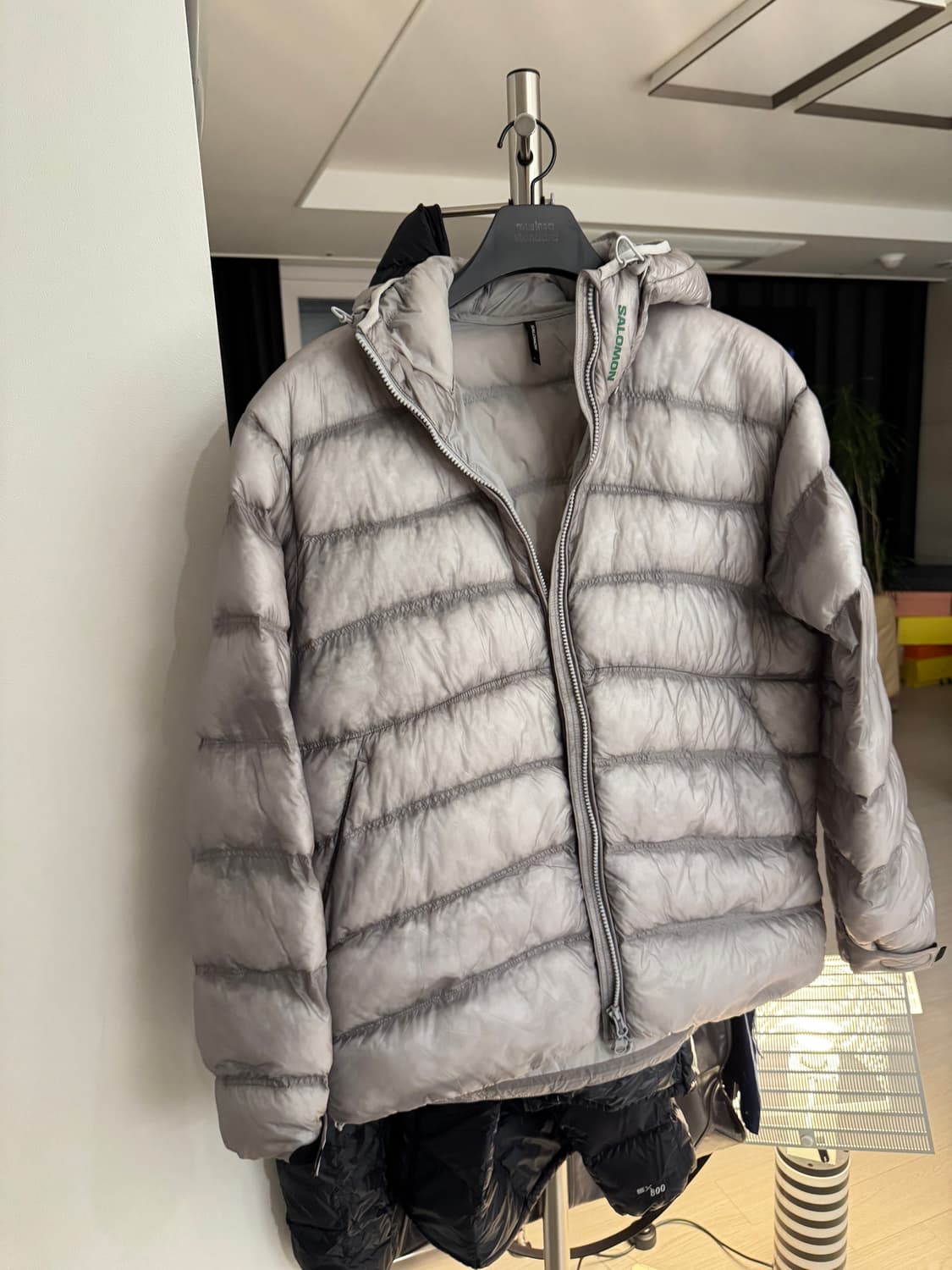 살로몬 UNI 크로스 인슐레이션 자켓 라이트 그레이 L사이즈 상품이미지3