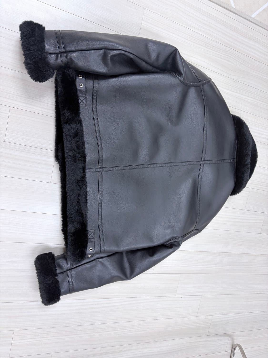 깡스타일리스트 X 론트 122 오버핏 무스탕 블랙 상품이미지4