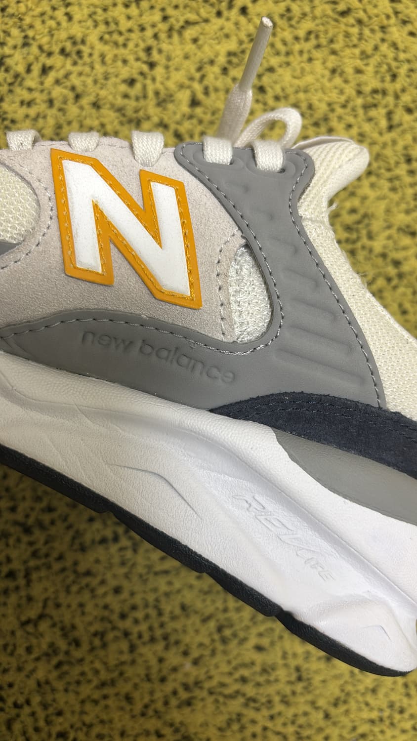 뉴발란스 X90 스니커즈 아이보리 220 상품이미지4