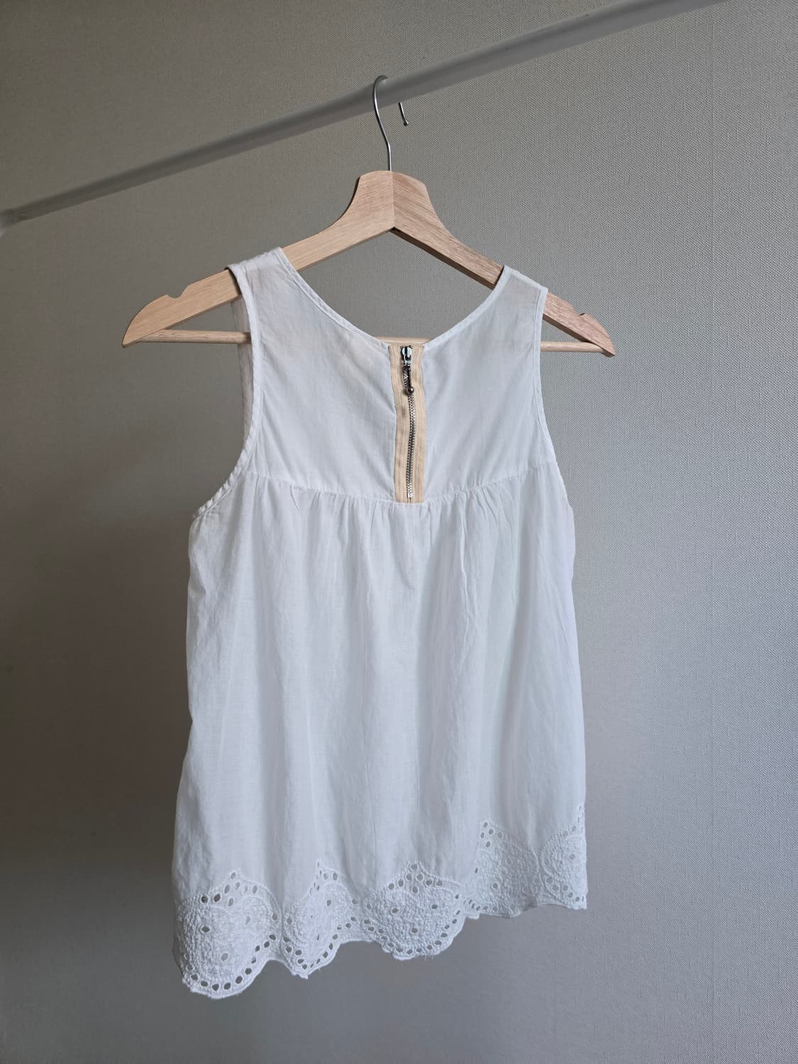 H&M Organic Cotton 자수 펀칭 슬리브리스 블라우스 상품이미지6