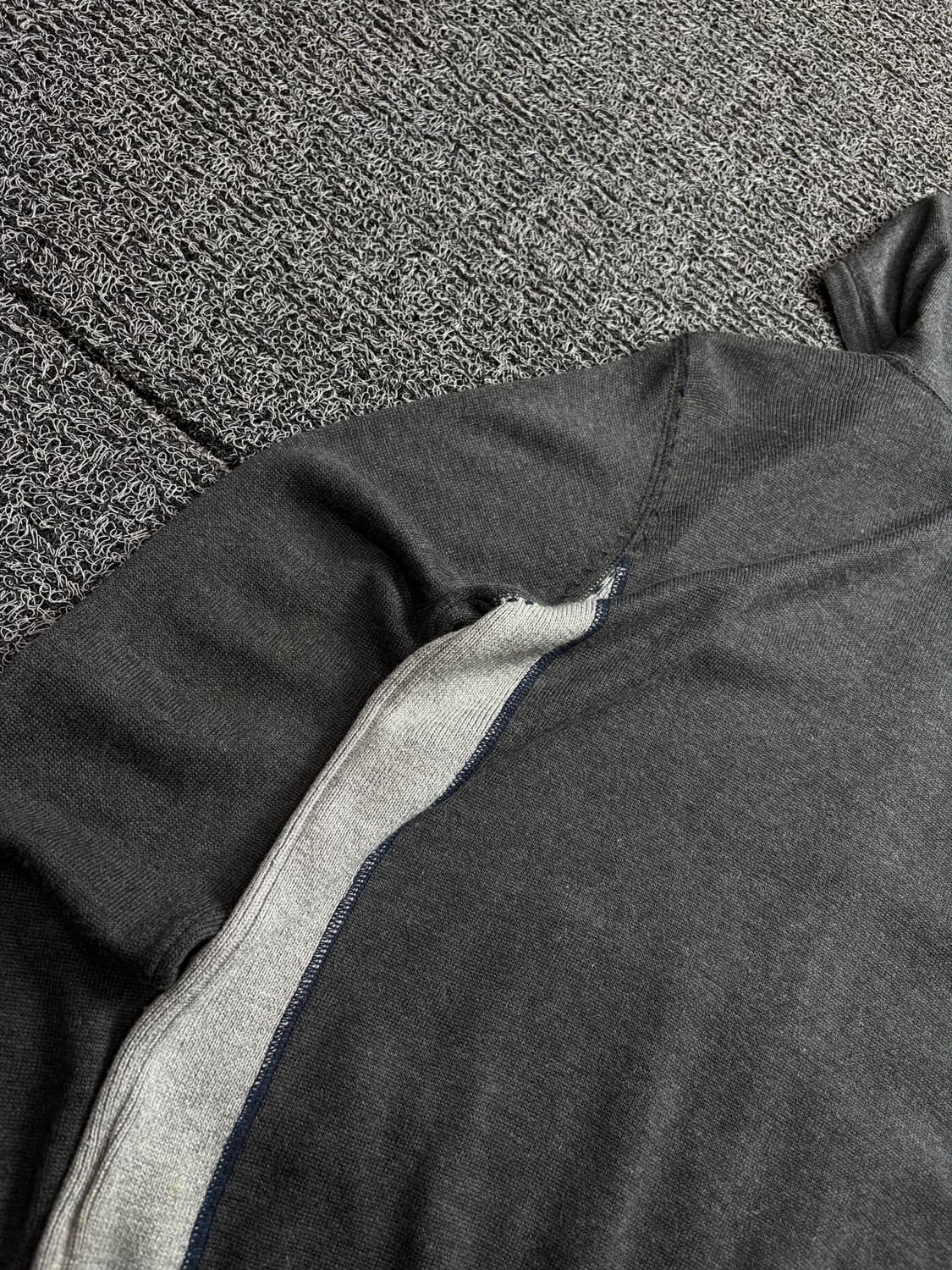 게스 빅로고 y2k 배색 후디 니트 집업 그레이 2003 상품이미지6