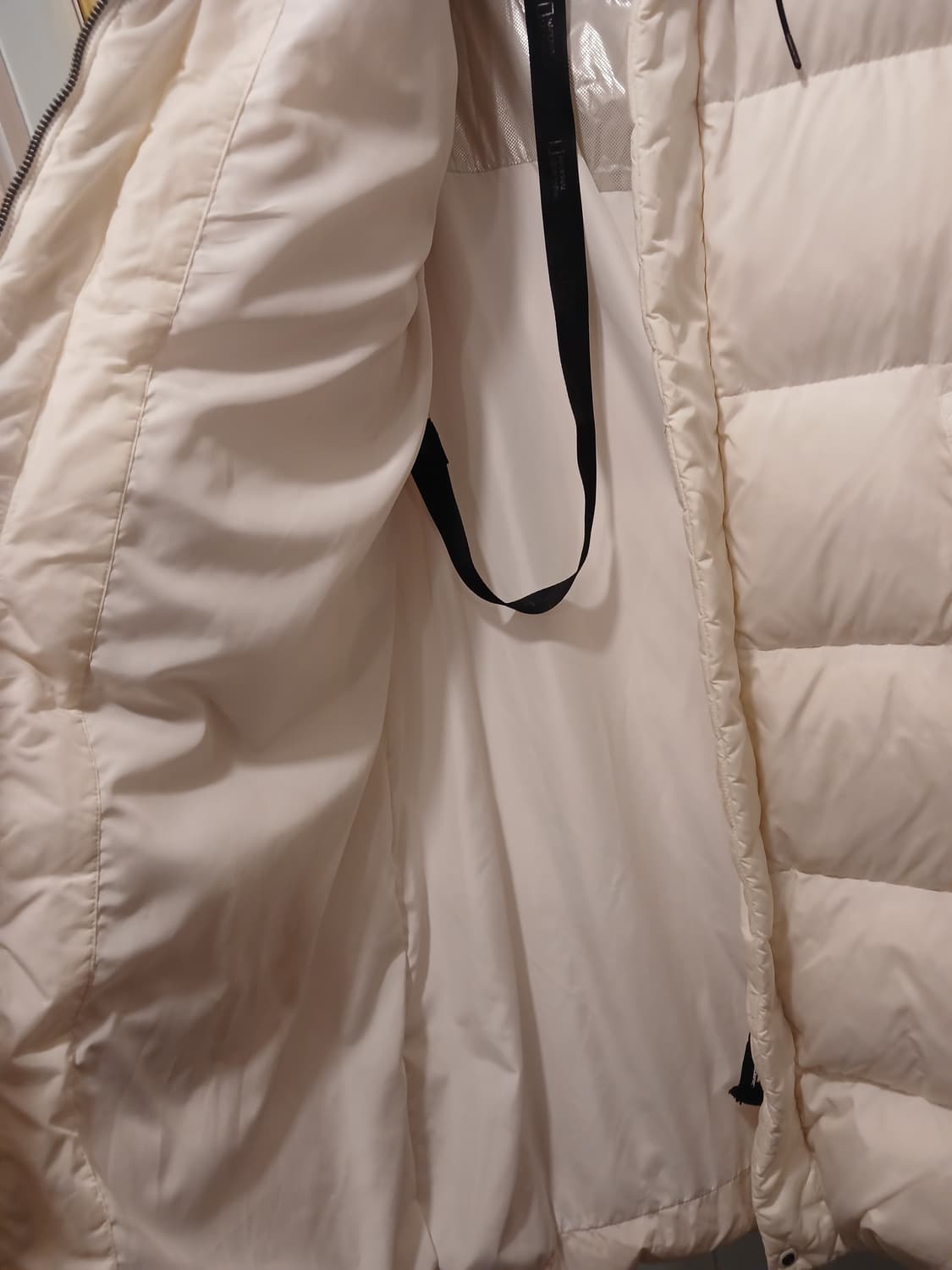 내셔널지오그래픽 정품 여성 롱패딩 M 사이즈 (남성 입으셔도됨) 상품이미지3