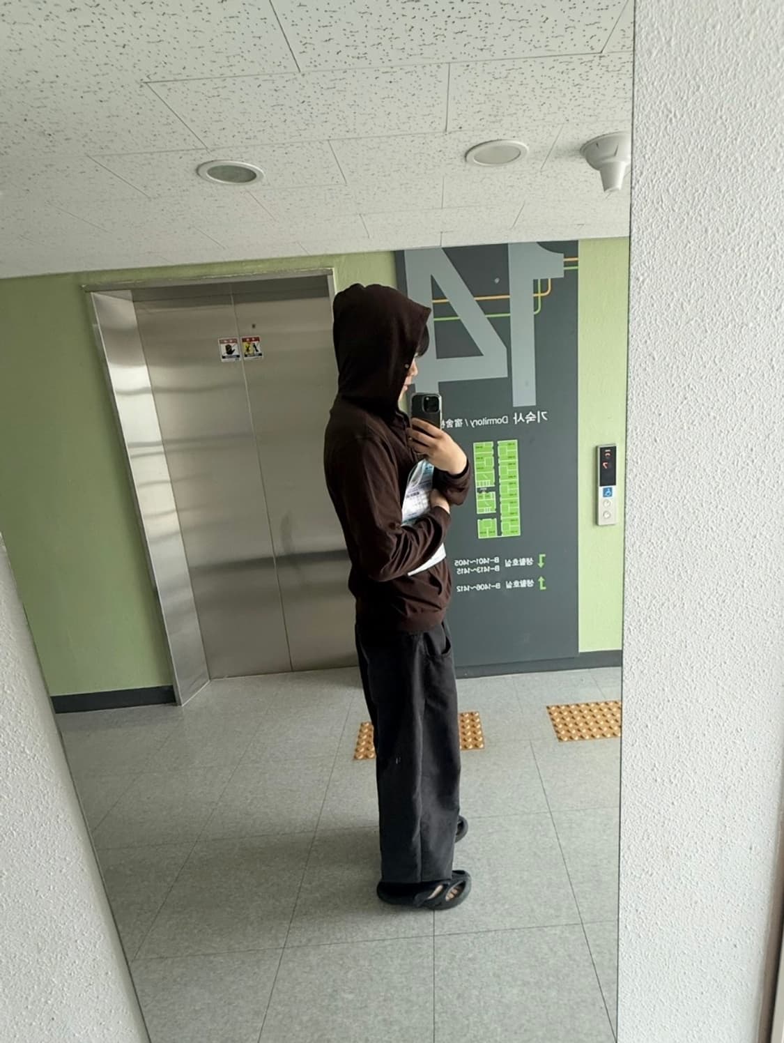 인사일런스 라이트웨이트 집업 후디 브라운 상품이미지5