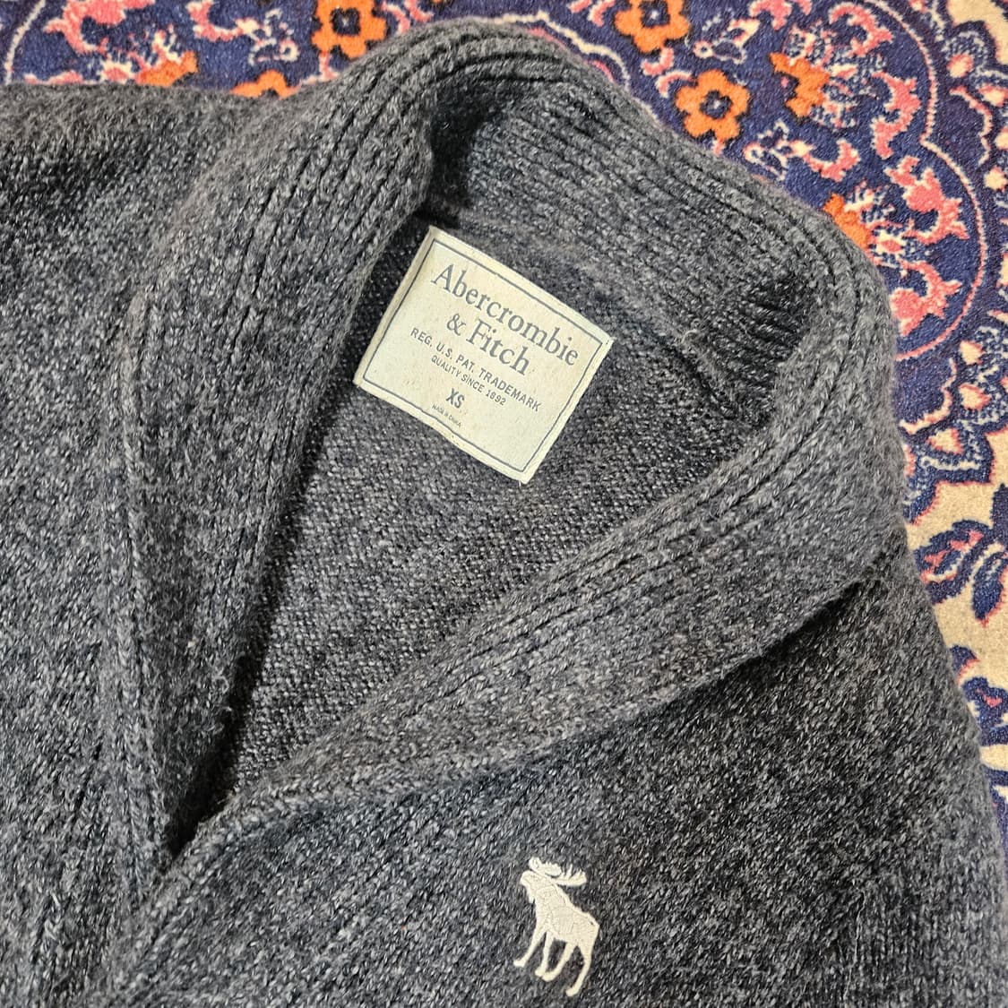 아베크롬비 스몰로고 차콜 숄 가디건 XS size 상품이미지4