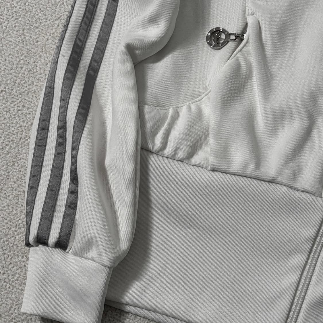 아디다스 파이어버드 화이트 실버 큐빅 크롭 딱붙핏 져지 상품이미지3