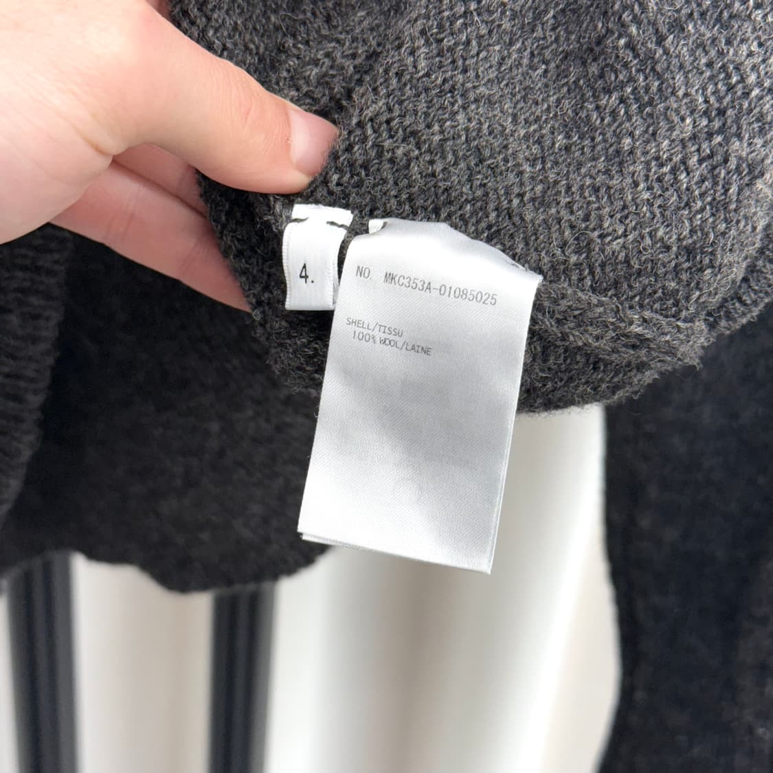 [4] 톰브라운 사선완장 셰틀랜드 가디건 다크그레이 상품이미지6