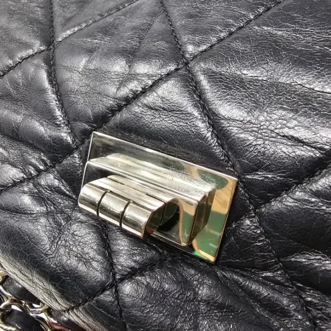 정품 샤넬 아코디언 숄더백정품 샤넬 아코디언 숄더백
블랙 색상에 은장 체 상품이미지10