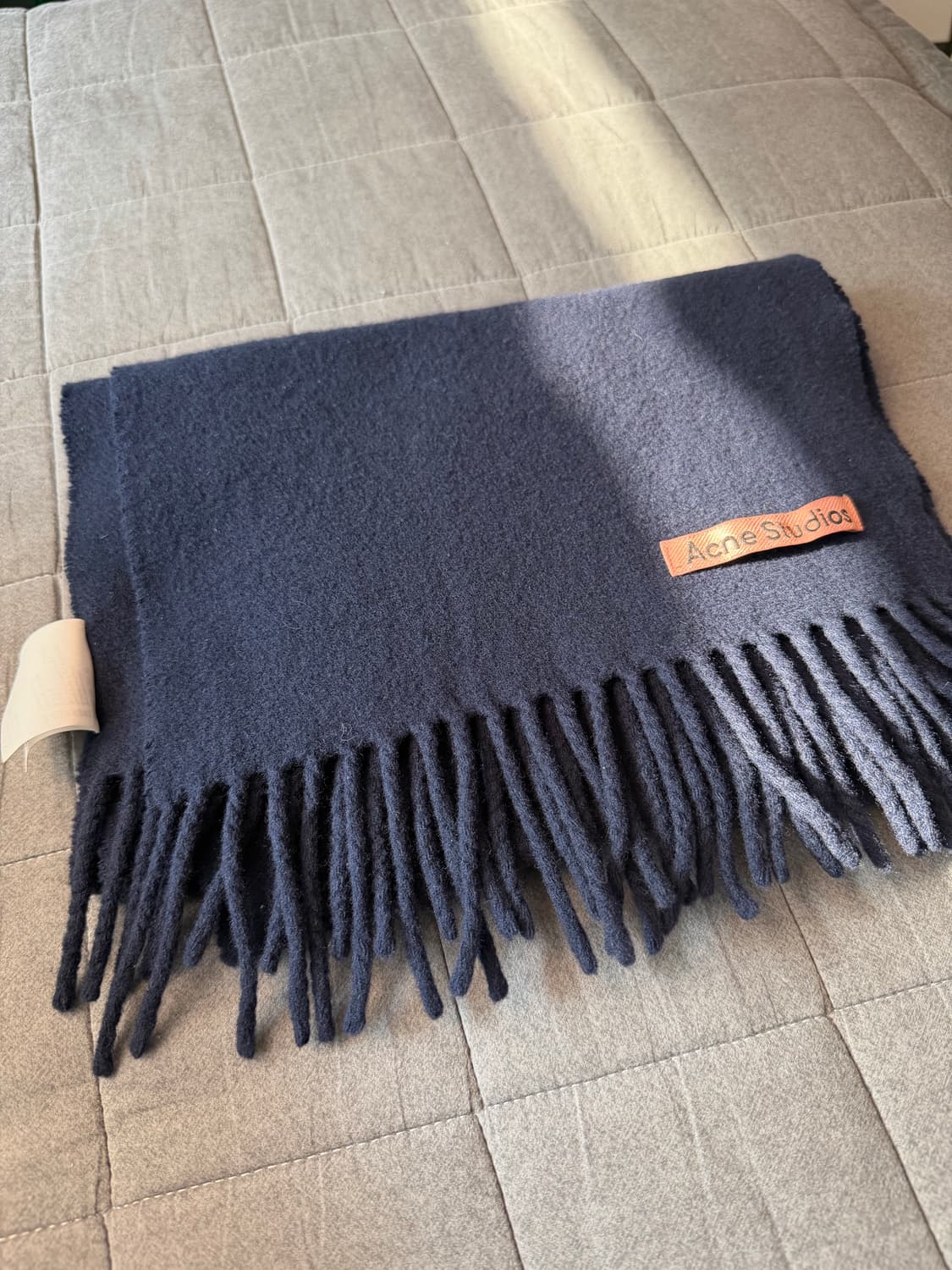 아크네 스튜디오 머플러 네이비 상품이미지1