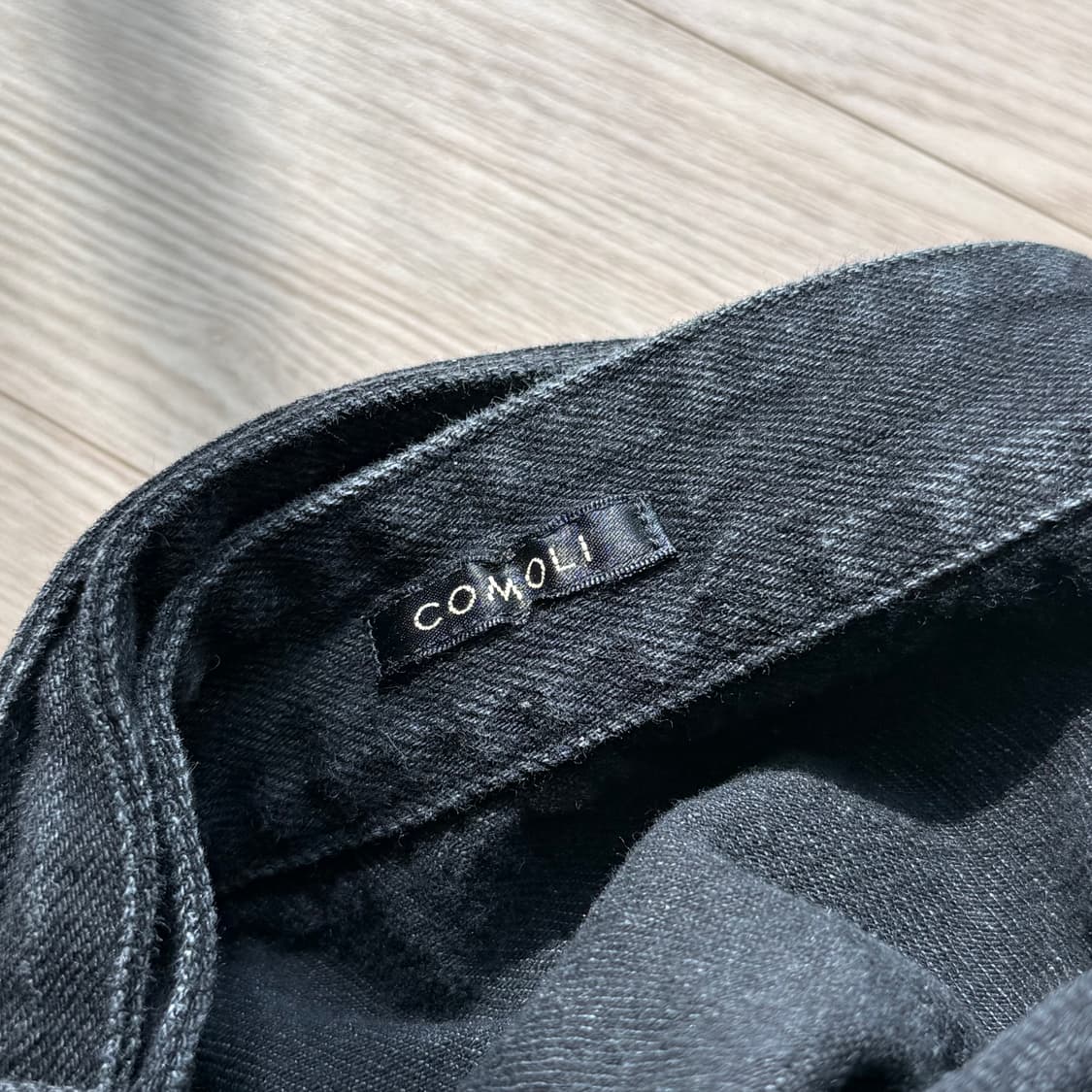 [4]코모리 벨티드 데님 블랙 상품이미지5