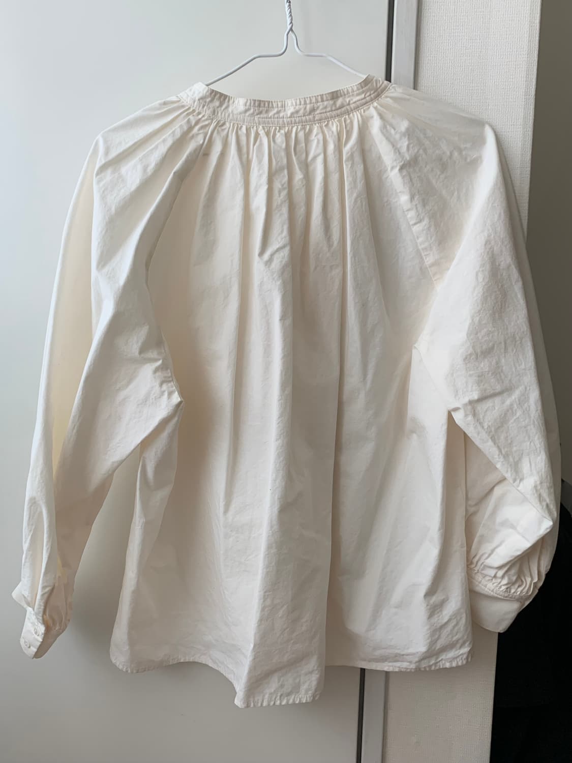 Nothing written 낫띵리튼 케이크 셔링 블라우스 상품이미지3