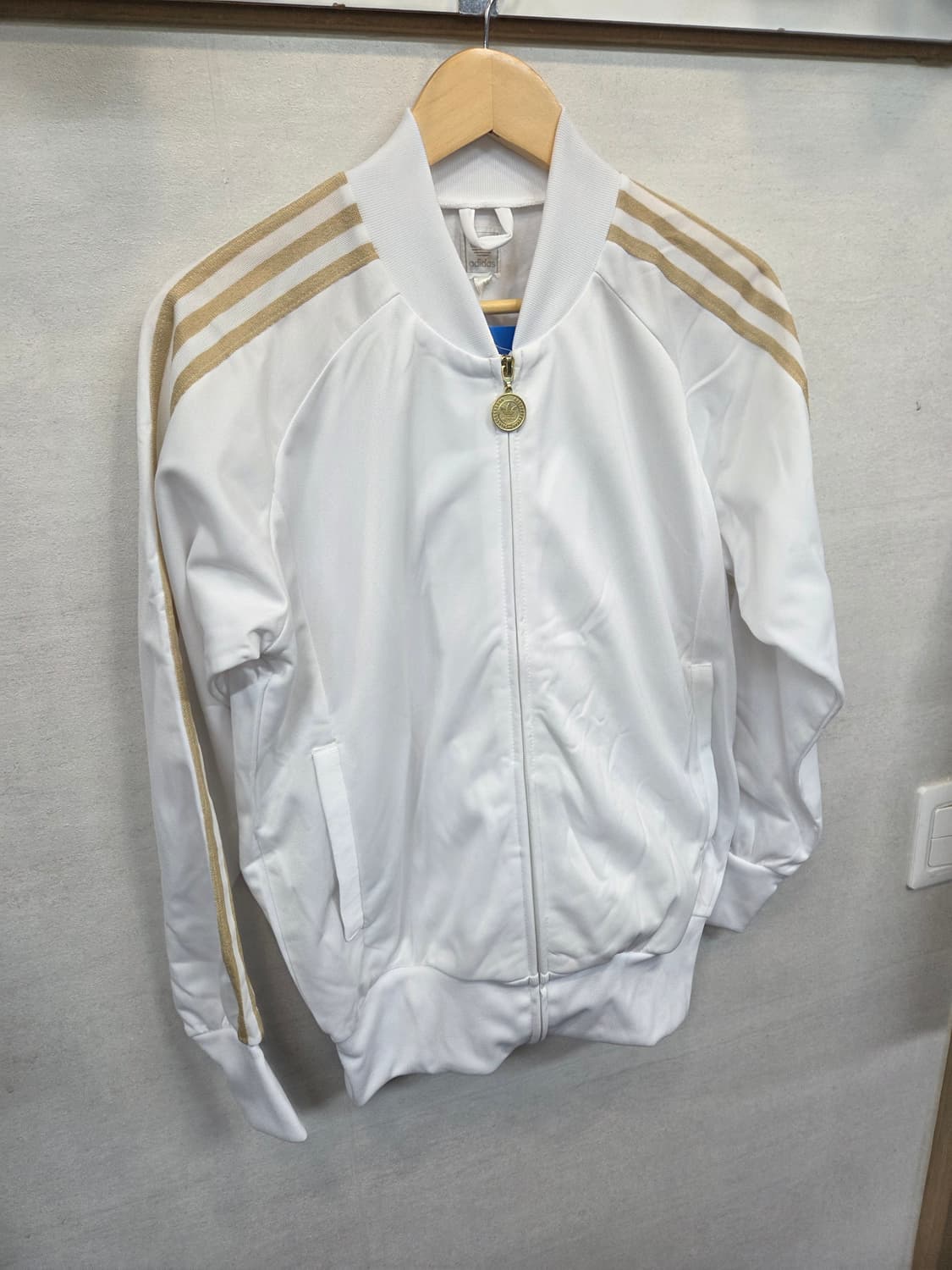 아디다스 빅트레포일 슈퍼스타 트랙탑 져지 화이트골드 m 상품이미지4