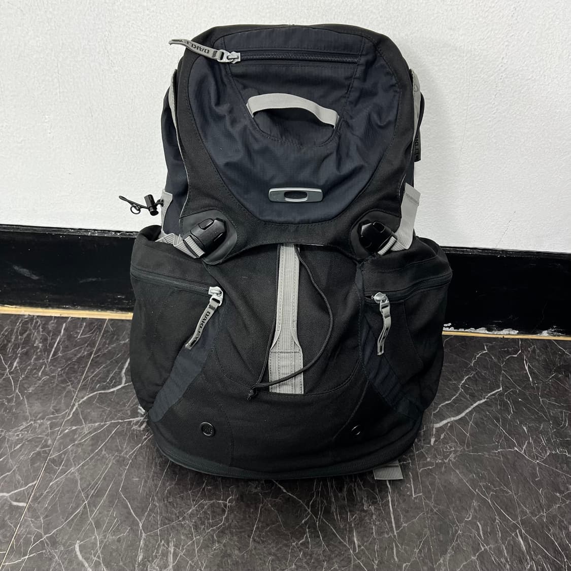 오클리 Y2K 유틸 서프팩 6.0 백팩 상품이미지1