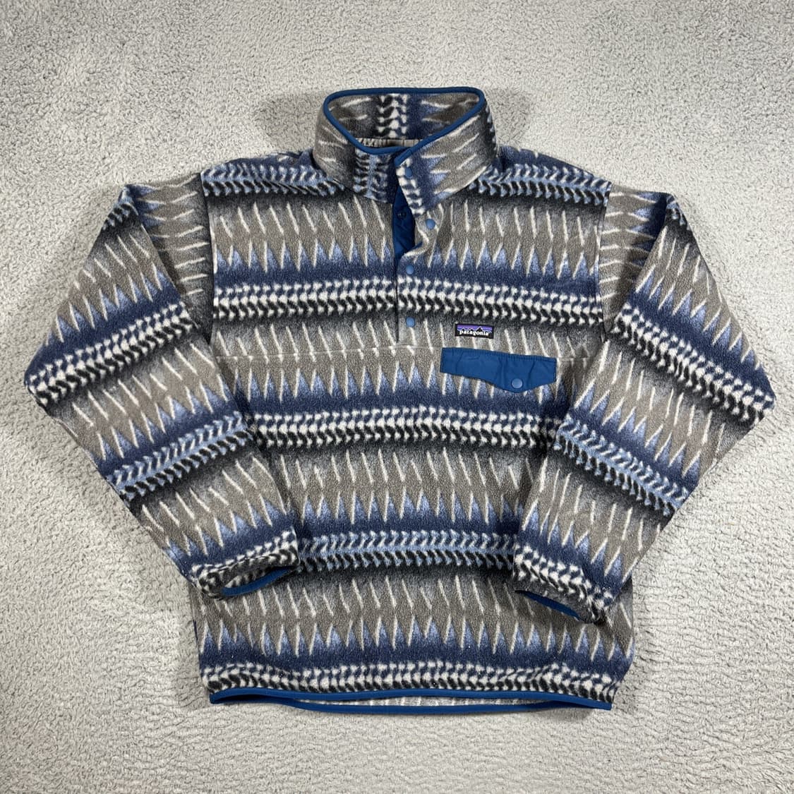 17FW 파타고니아 신칠라 스냅-T 그레이 아즈텍 패턴 상품이미지1