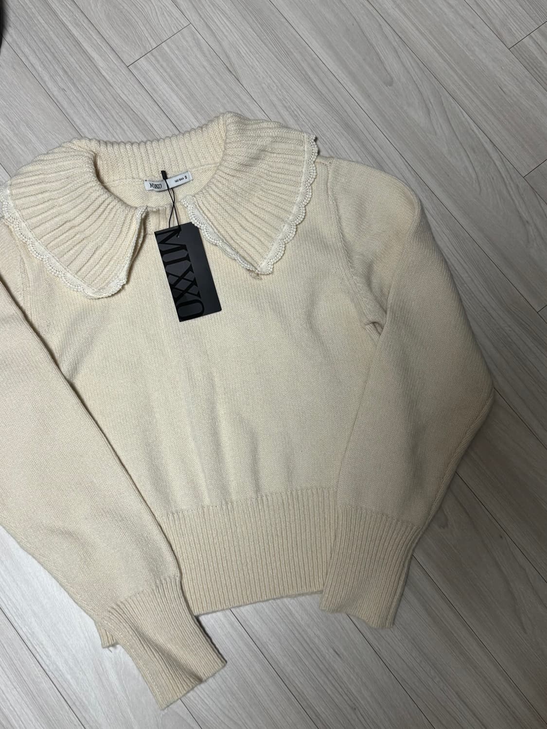 (새상품)미쏘 카라 아이보리 니트 상품이미지3