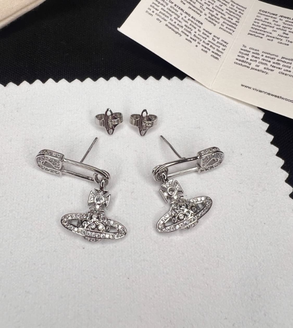 비비안웨스트우드 크리스탈 큐빅 세이프티핀 orb 귀걸이 상품이미지2