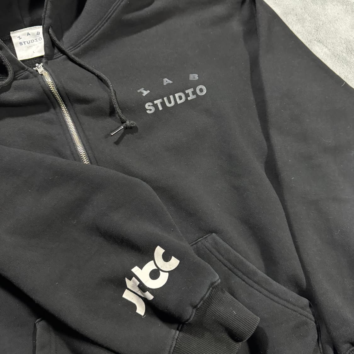 IAB 아이앱스튜디오 X JTBC 후드집업 상품이미지3