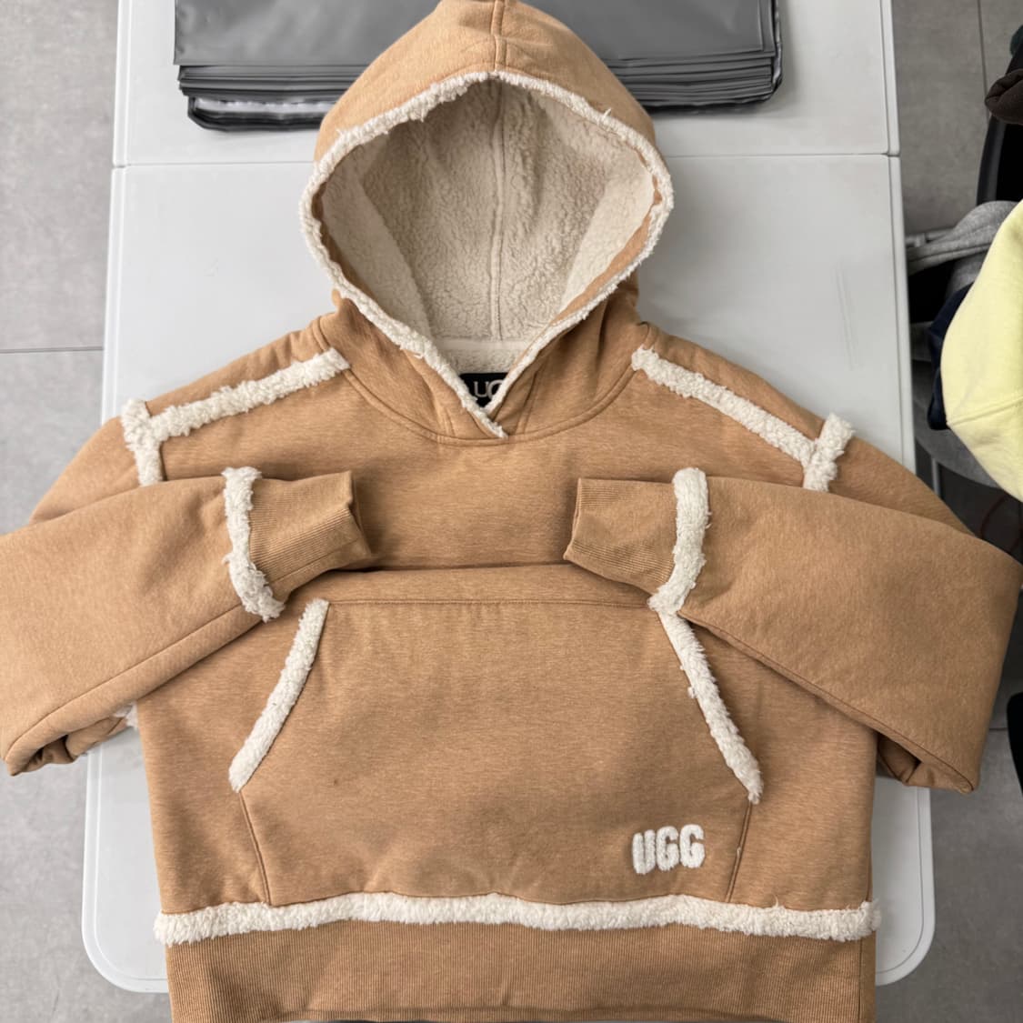 어그 후드티 상품이미지1