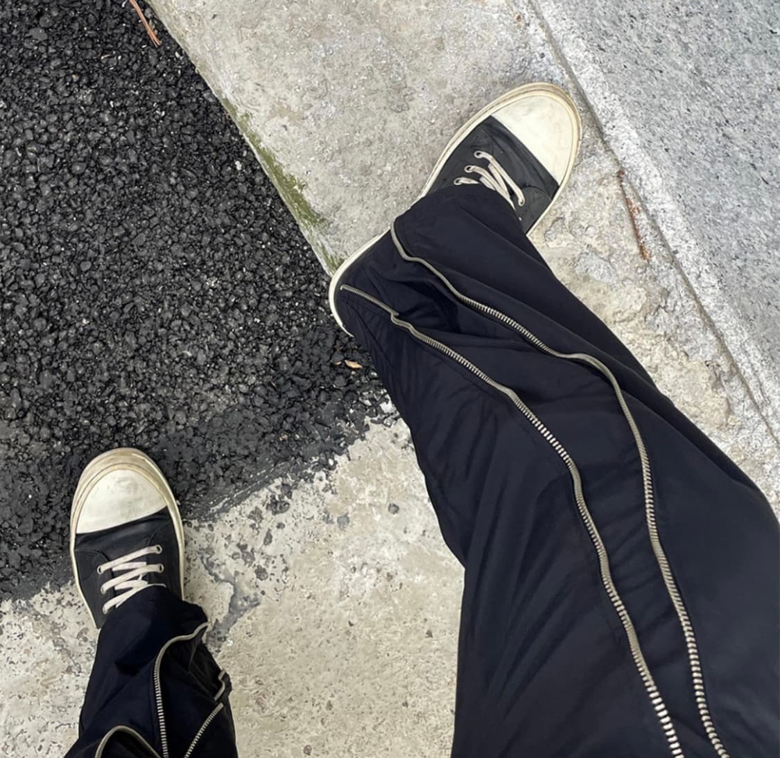 오블리크 지퍼 팬츠 (블랙, 남여공용) 상품이미지4