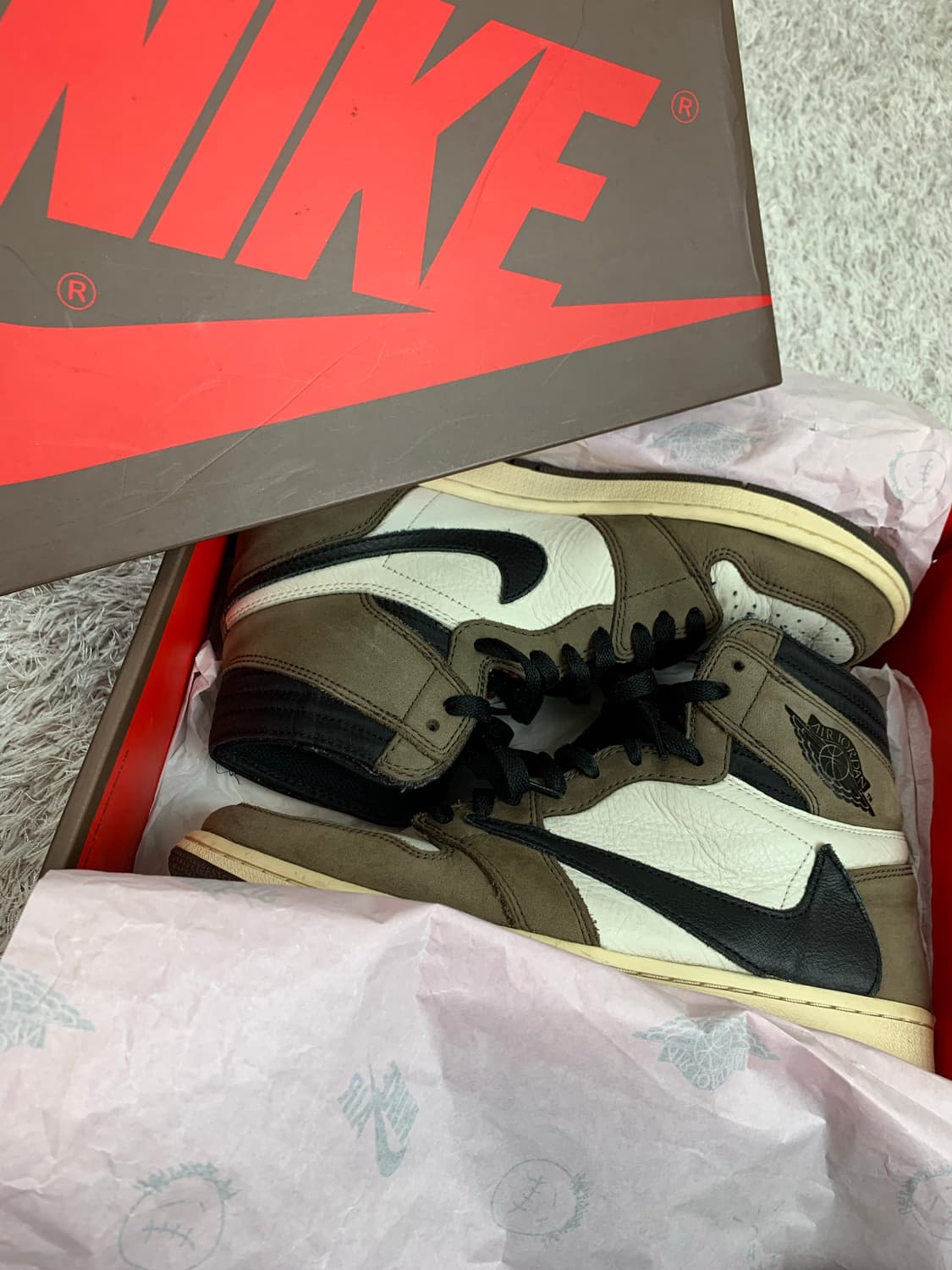 [275] 정품 나이키 x 트레비스 스캇 조던 1 하이 모카 상품이미지1