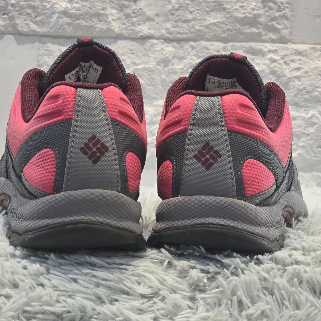 3q-18:컬럼비아 테크라이트 그레이 핑크 트레일 러닝화 (240mm) 상품이미지3