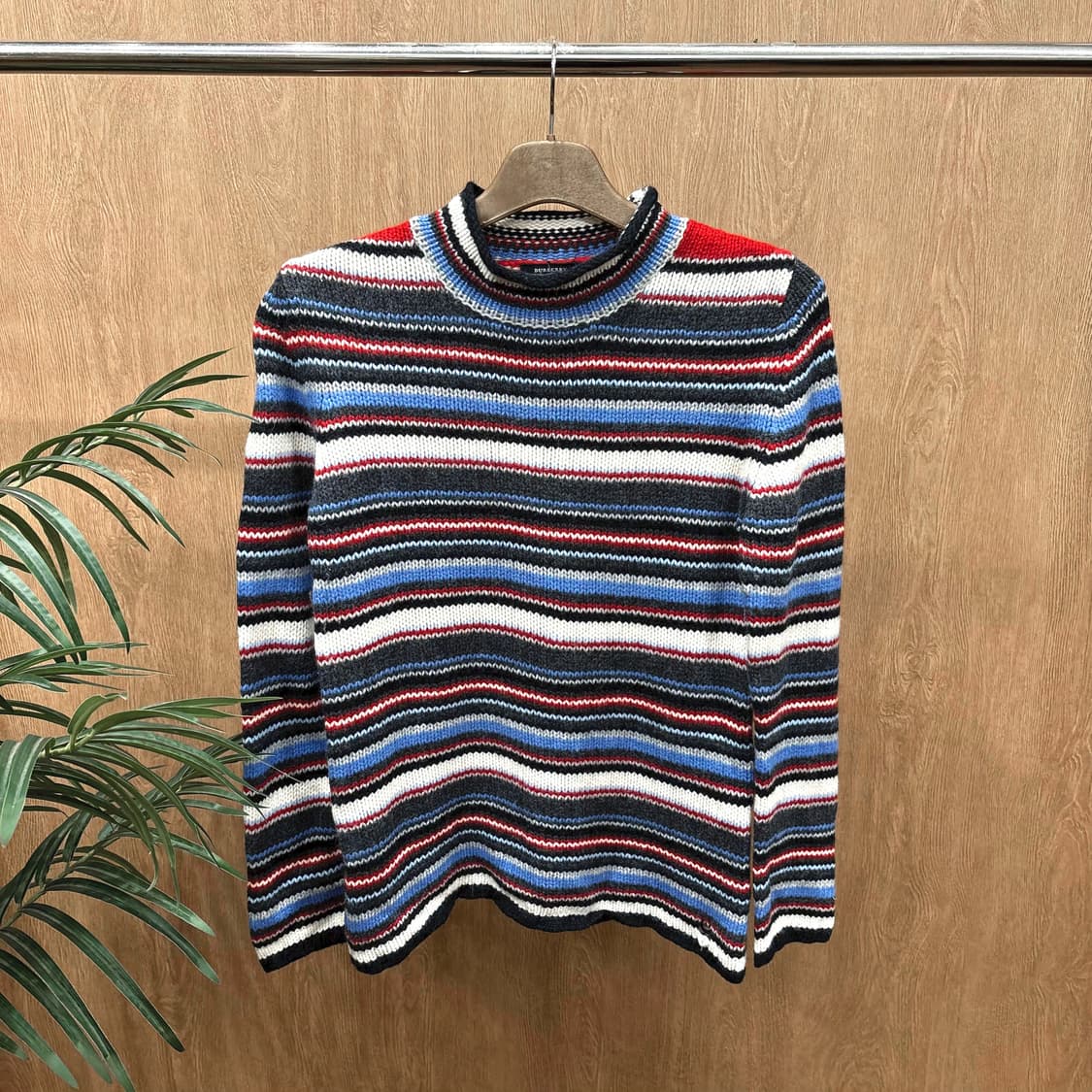 버버리 블랙 라벨 하프넥 니트 멀티 스트라이프 패턴 디테일 블루 레드 상품이미지1