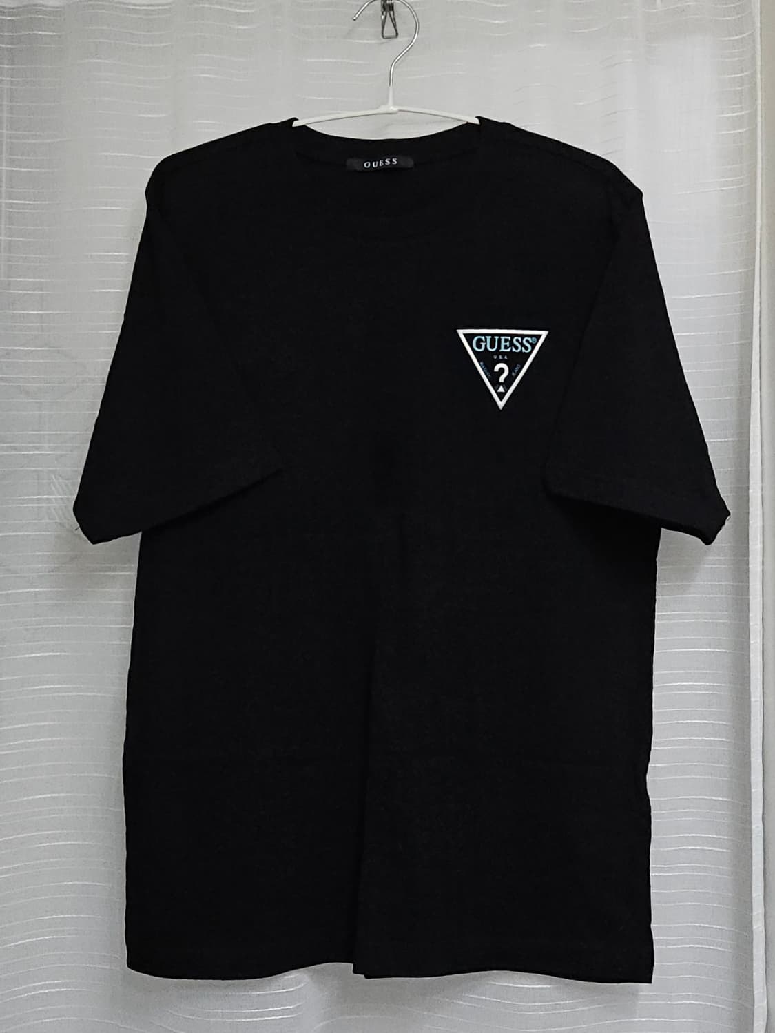 게스 엠블럼 블랙 반팔 상품이미지1