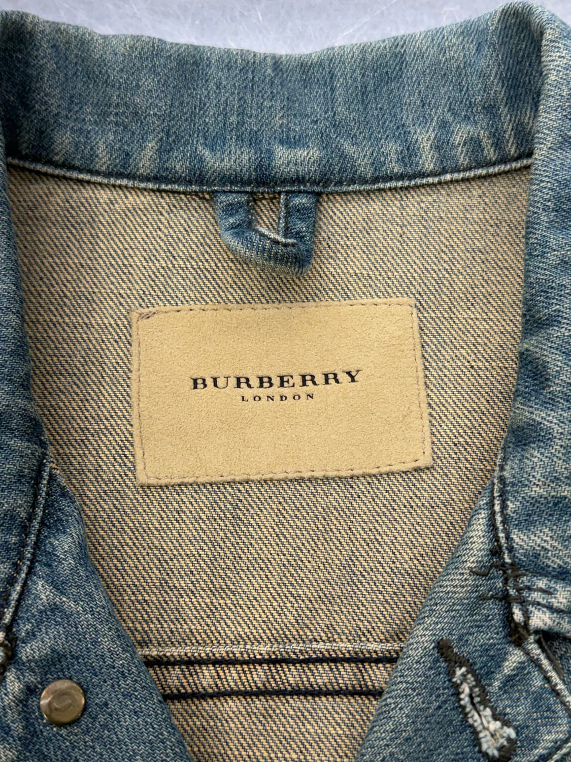 버버리 데님 라이트 워시 트로피컬 데님 트러커 자켓 상품이미지7