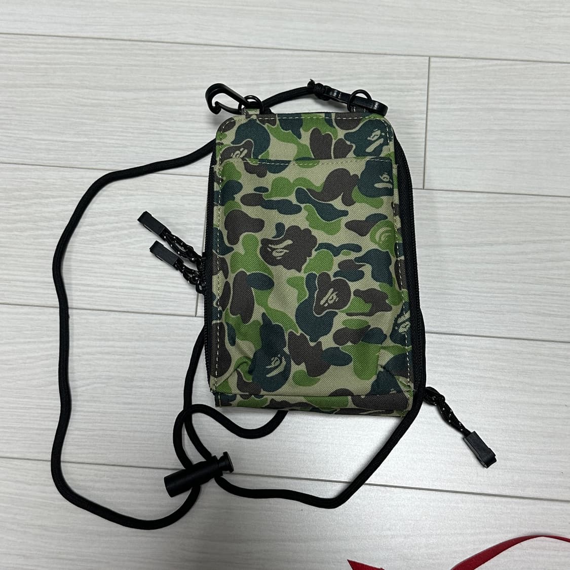 베이프 잡지 미니 크로스백 상품이미지2