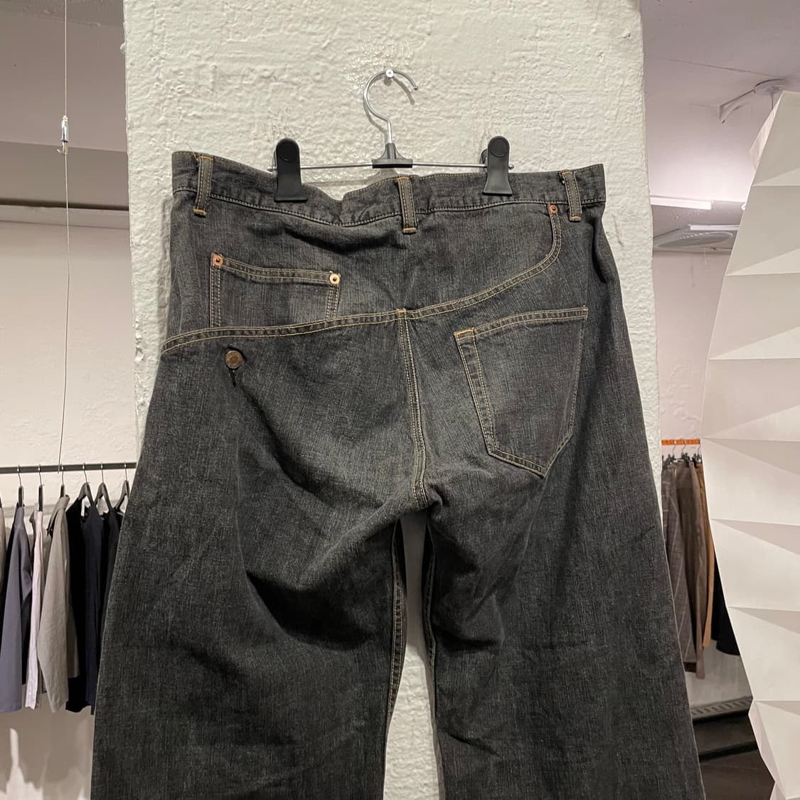 요지야마모토 비대칭 오버사이즈 데님팬츠 상품이미지2