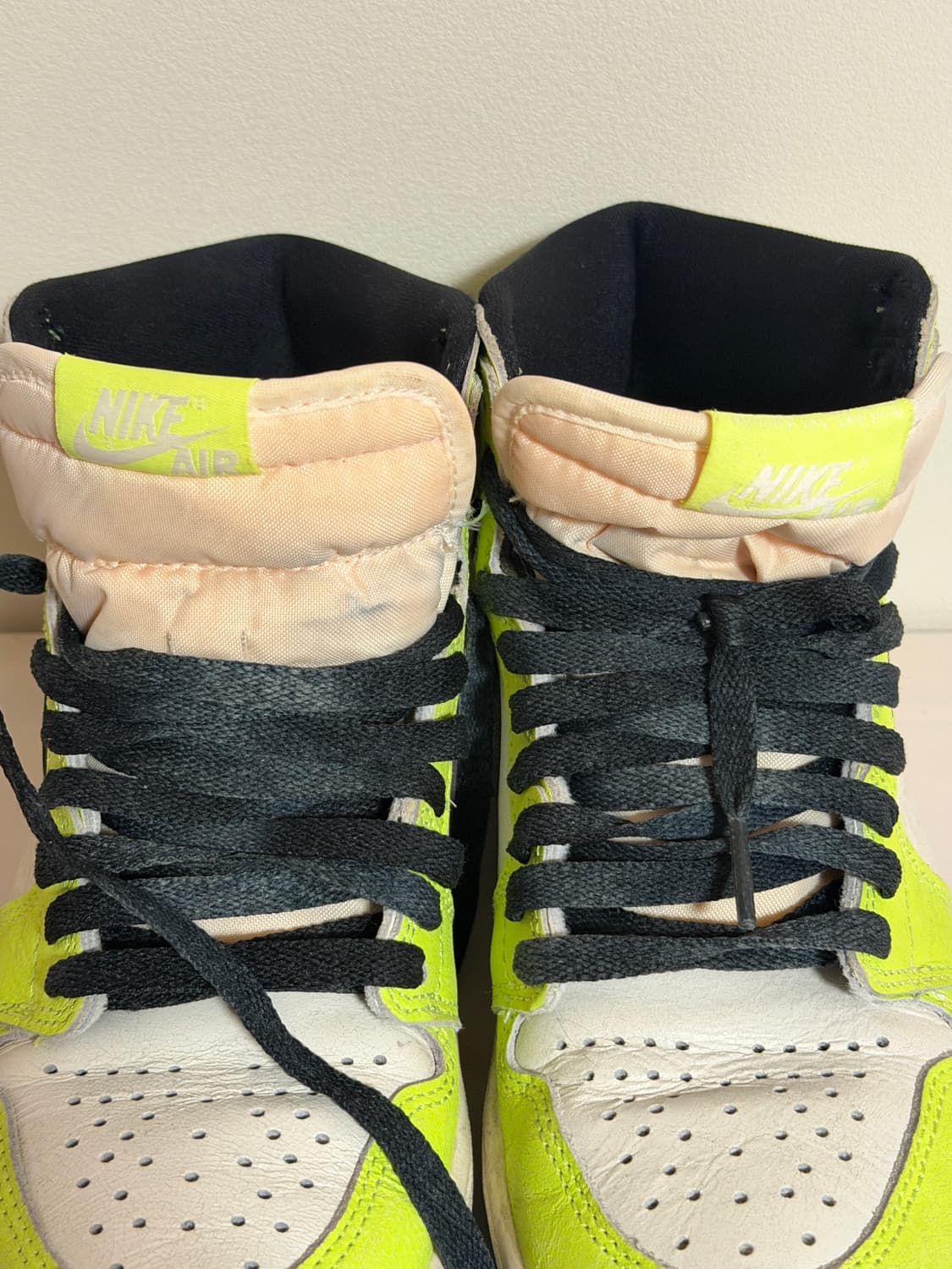 나이키 에어 조던 1 레트로 하이 OG 볼트 230 상품이미지4