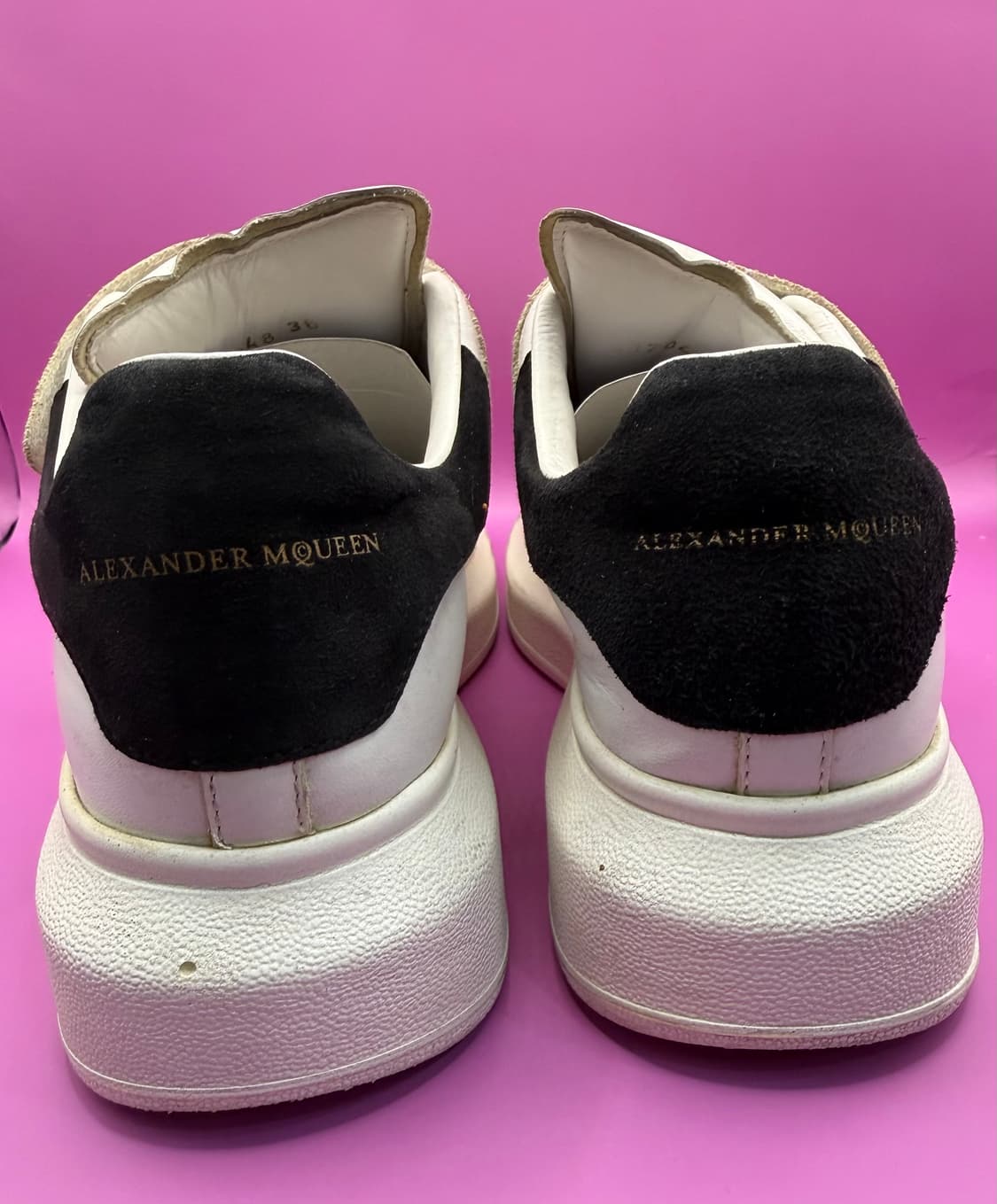 알렉산더 맥퀸 오버사이즈 벨크로 스니커즈 (화이트/블랙) 상품이미지2