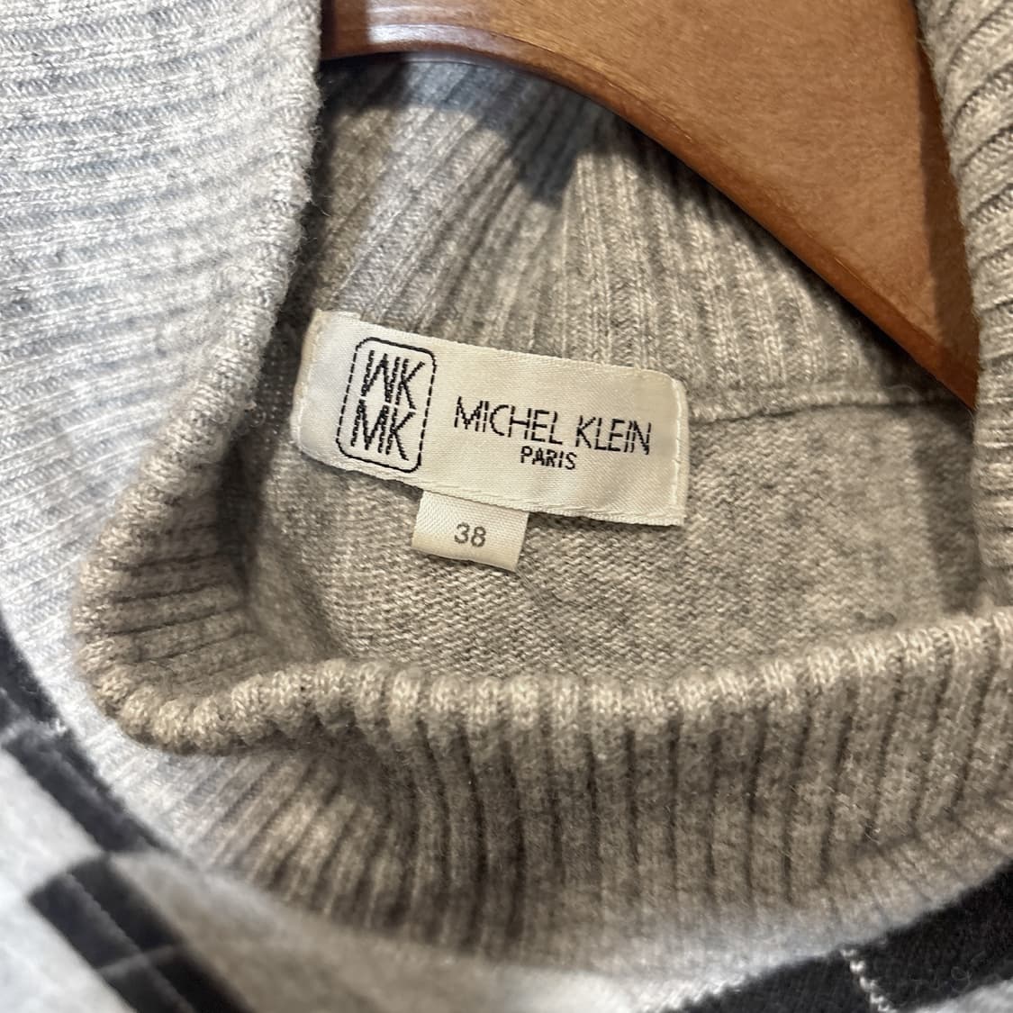 Michel Klein 미쉘클랑 아가일 반폴라 니트베스트 플랩버튼 디테일 상품이미지6