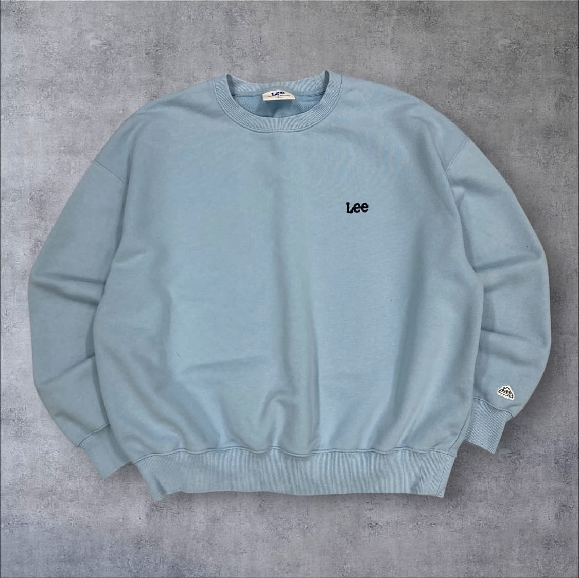 Lee 스카이 컬러 스몰 로고 미니멀 맨투맨 상품이미지1