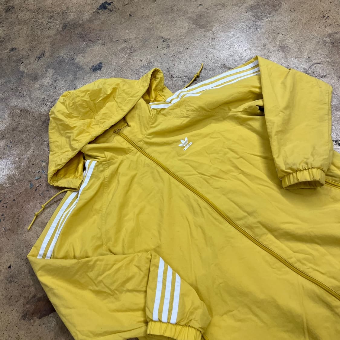 아디다스 옐로우 바람막이  상품이미지1