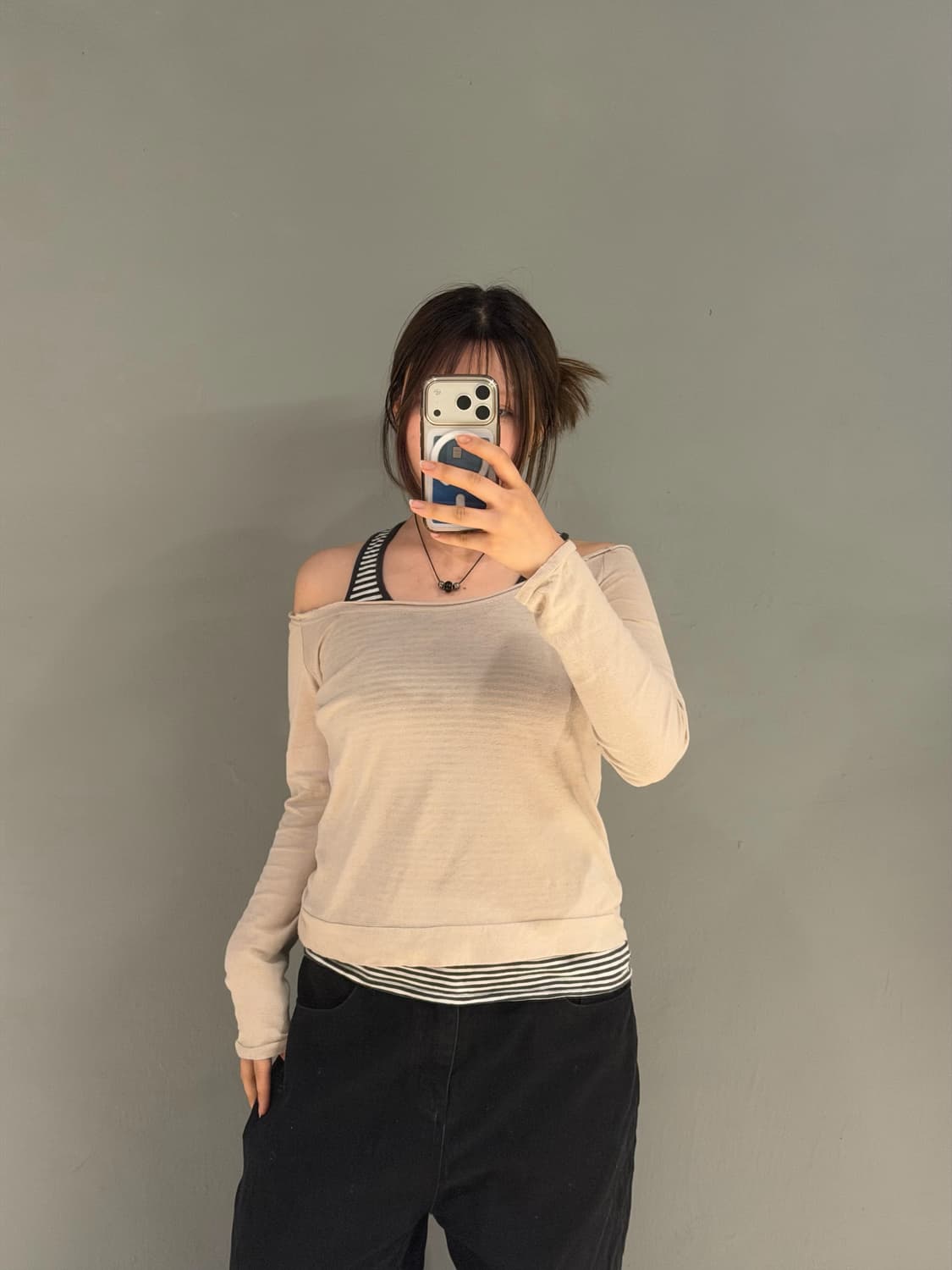 off-shoulder button point long sleeve 상품이미지2