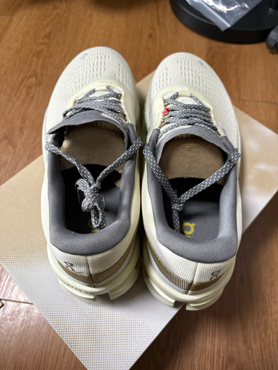 270) 온 러닝 클라우드몬스터 2 크림 아이스 상품이미지3