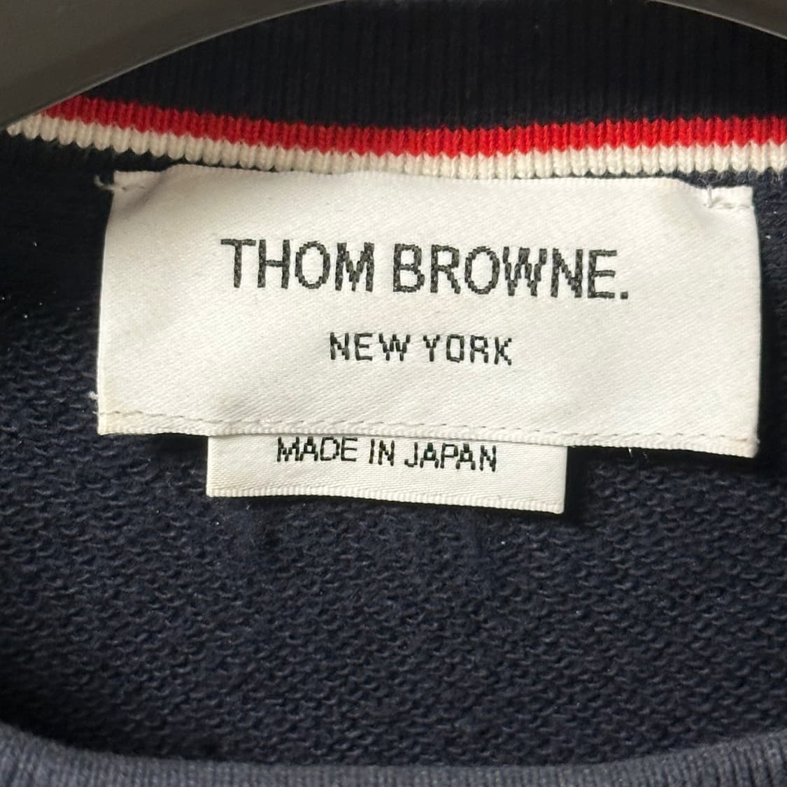 [4] 톰브라운 사선완장 맨투맨 네이비 상품이미지9