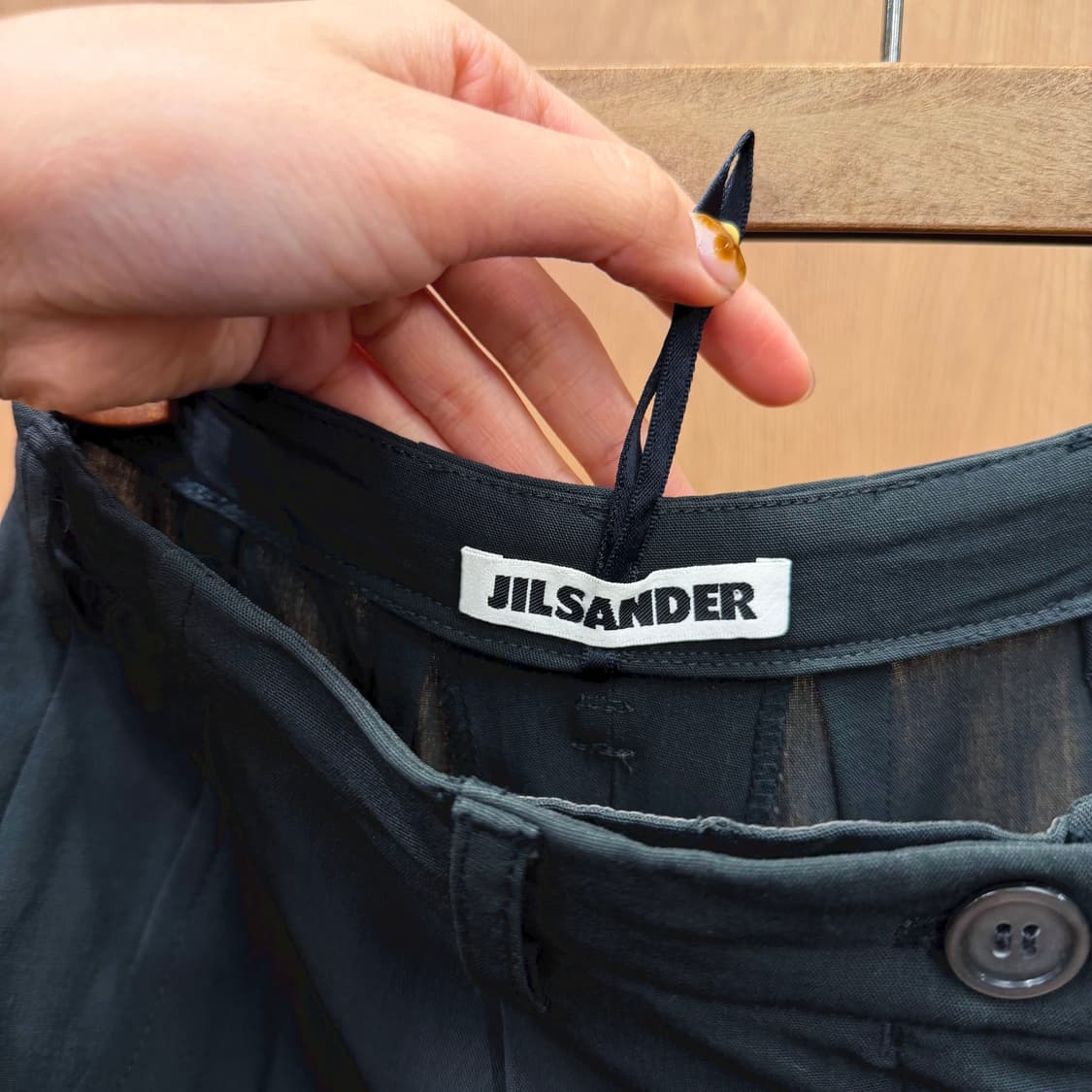 질샌더 클래식 슬랙스 팬츠 히든 지퍼 버튼 사이드 후면 포켓 디테일 블랙 상품이미지6