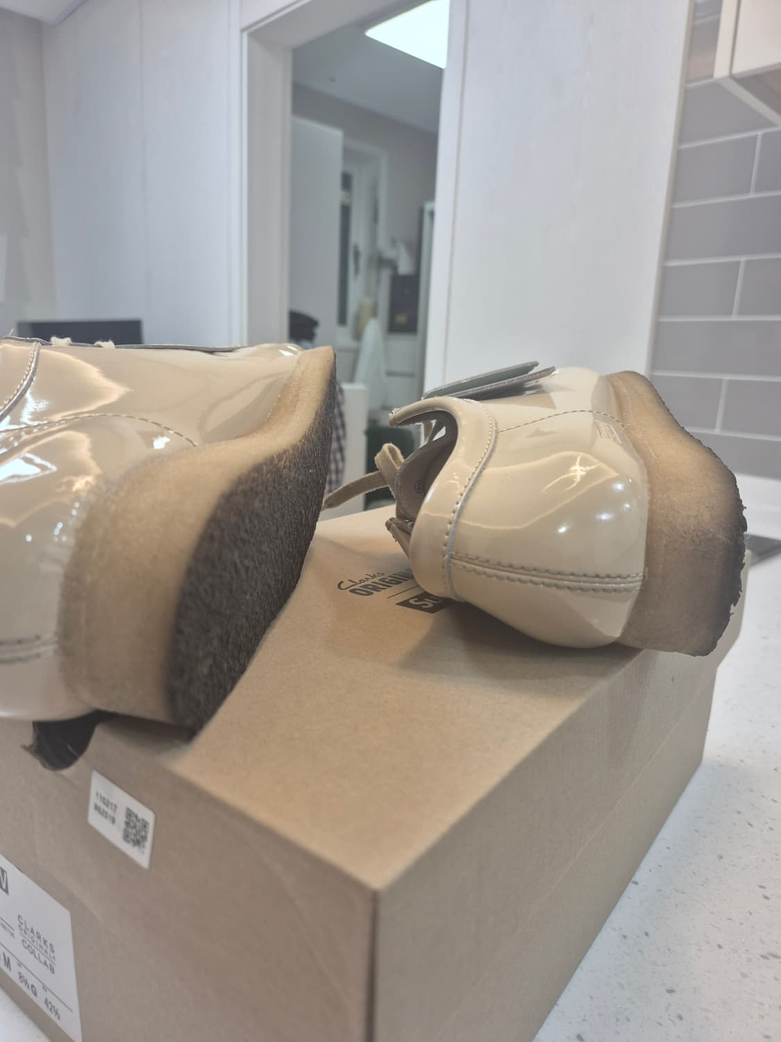 슈프림 x 클락스 왈라비 상품이미지5