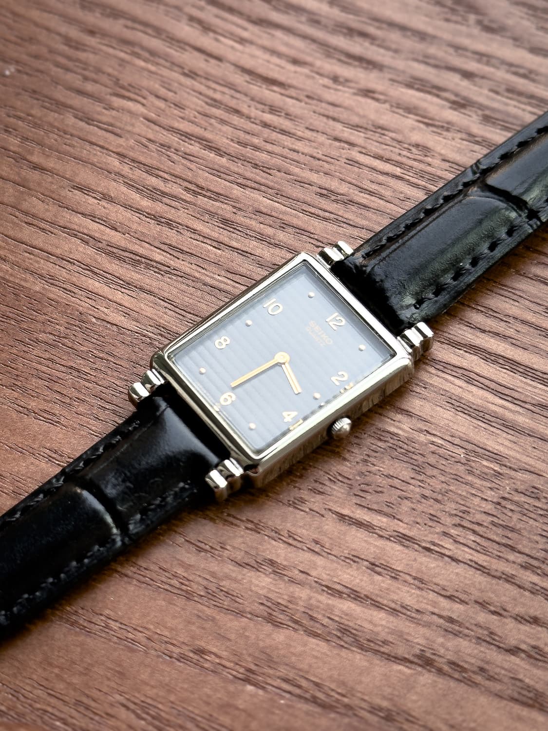 세이코 스퀘어 탱크 블랙 텍스처 다이얼 7320-5710 상품이미지6