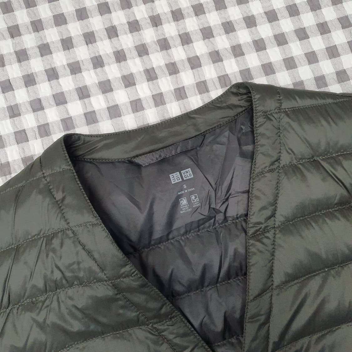 유니클로 브이넥 경량패딩 남자95 상품이미지2