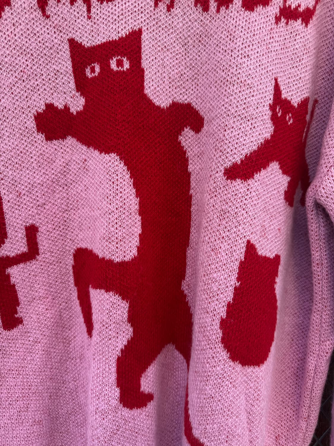 러브이즈트루 캣 핑크 오버핏 니트 르세라핌 사쿠라 착용 상품이미지8