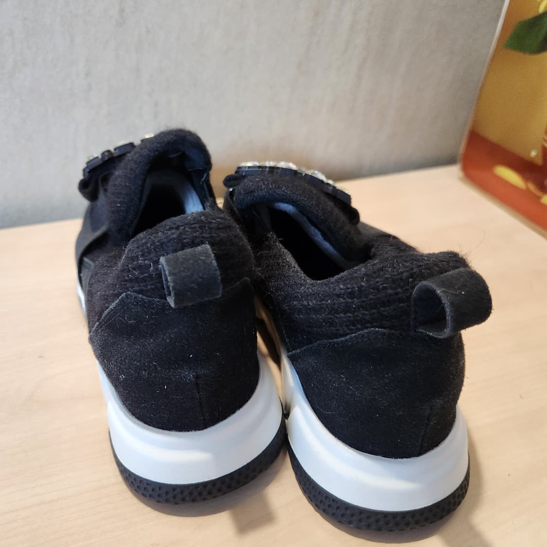 “블랙 니트✨ 주얼 스퀘어 버클 스니커즈 — LEAD HAND CRAFT 상품이미지3