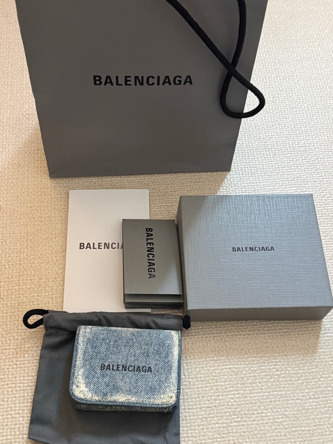 발렌시아가 데님 플랩 반지갑 상품이미지1