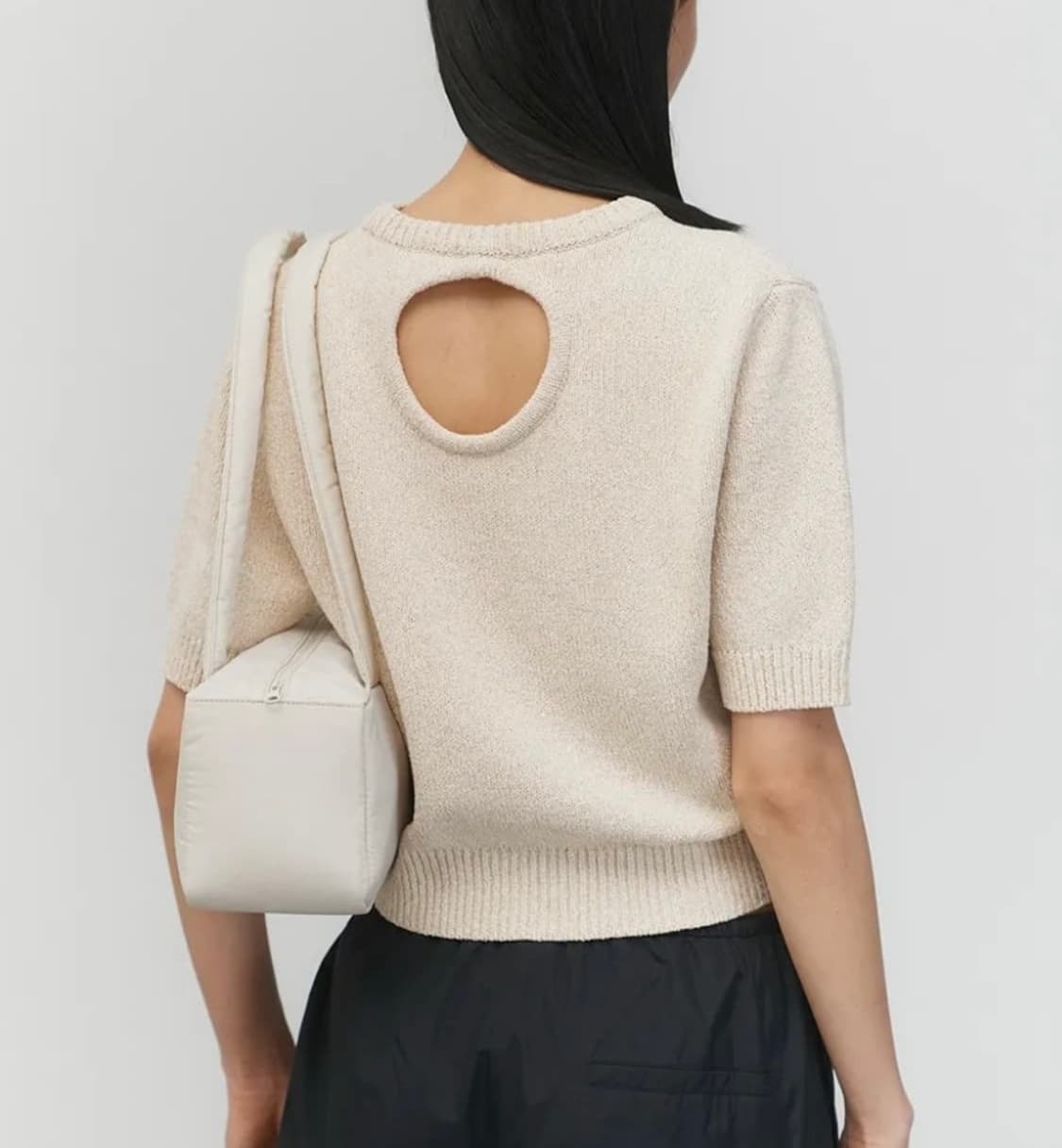 아모멘토 컷아웃 풀오버 니트 상품이미지3